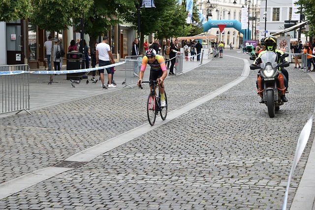 独行侠客场险胜公牛，安东尼-戴维斯关键表现成胜负手.